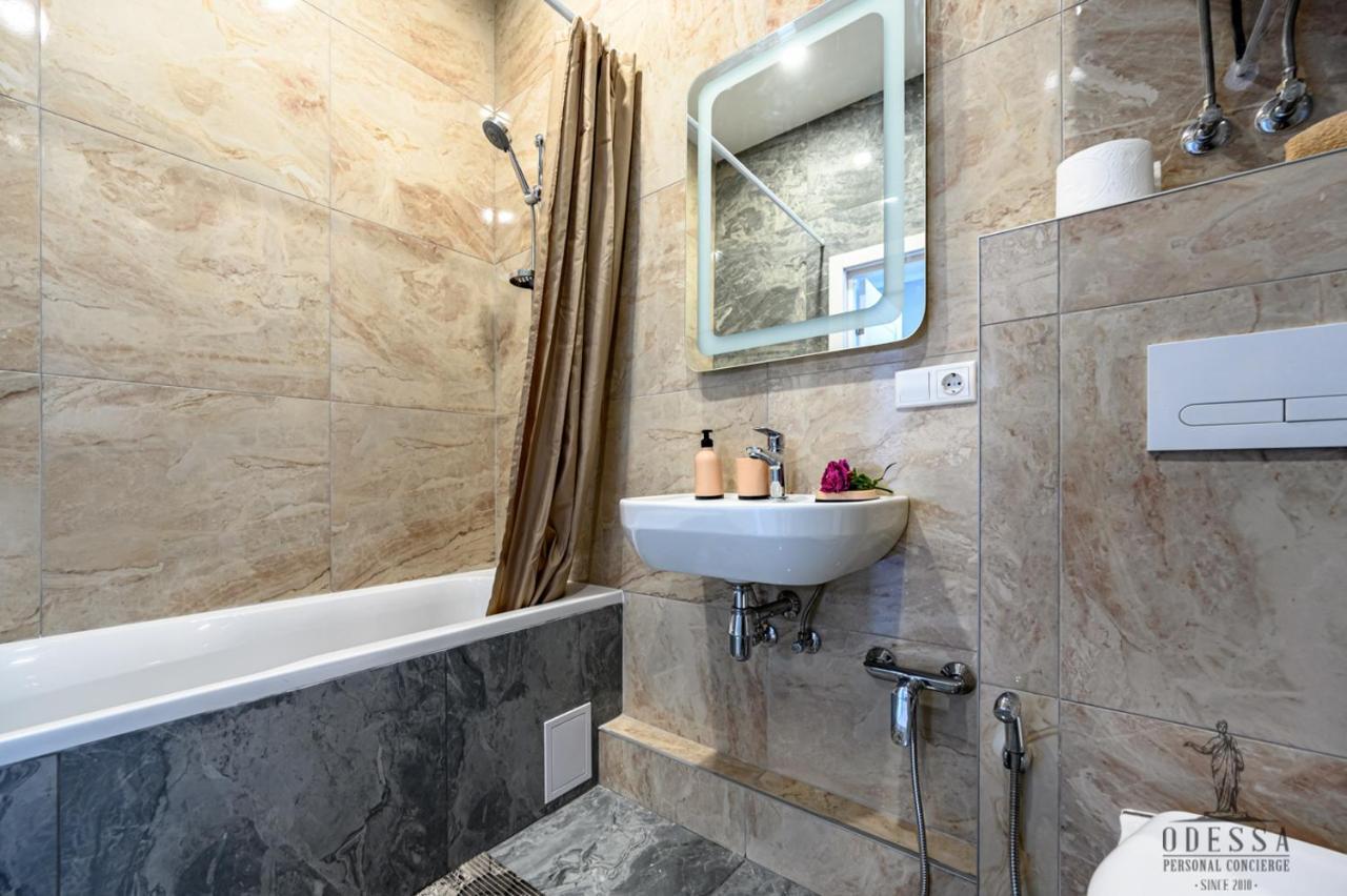 City Center New House Odessa Eksteriør billede