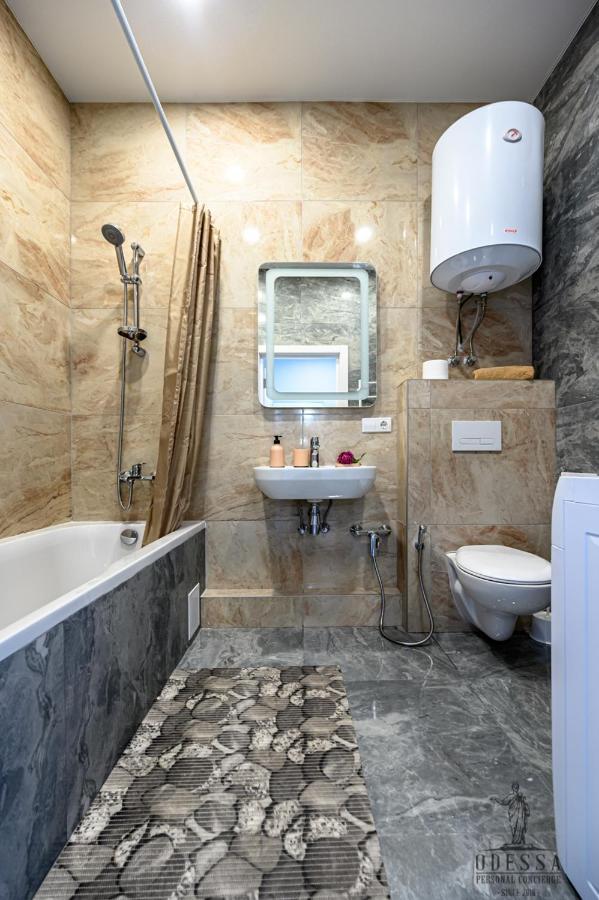 City Center New House Odessa Eksteriør billede